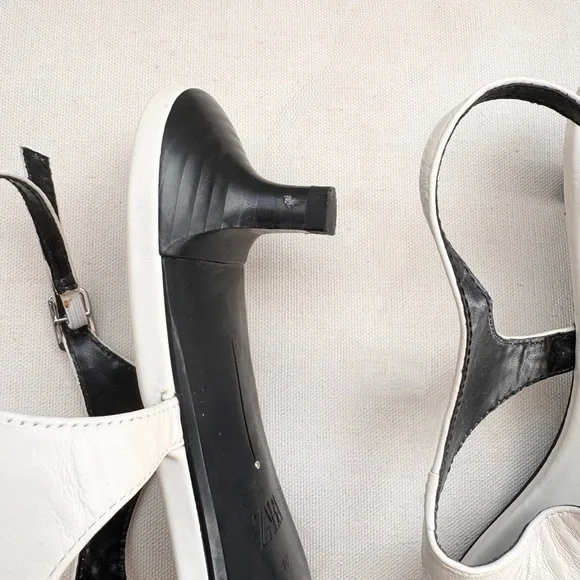 Zara Toe Loop Leather Sandal - Picture 9 of 10